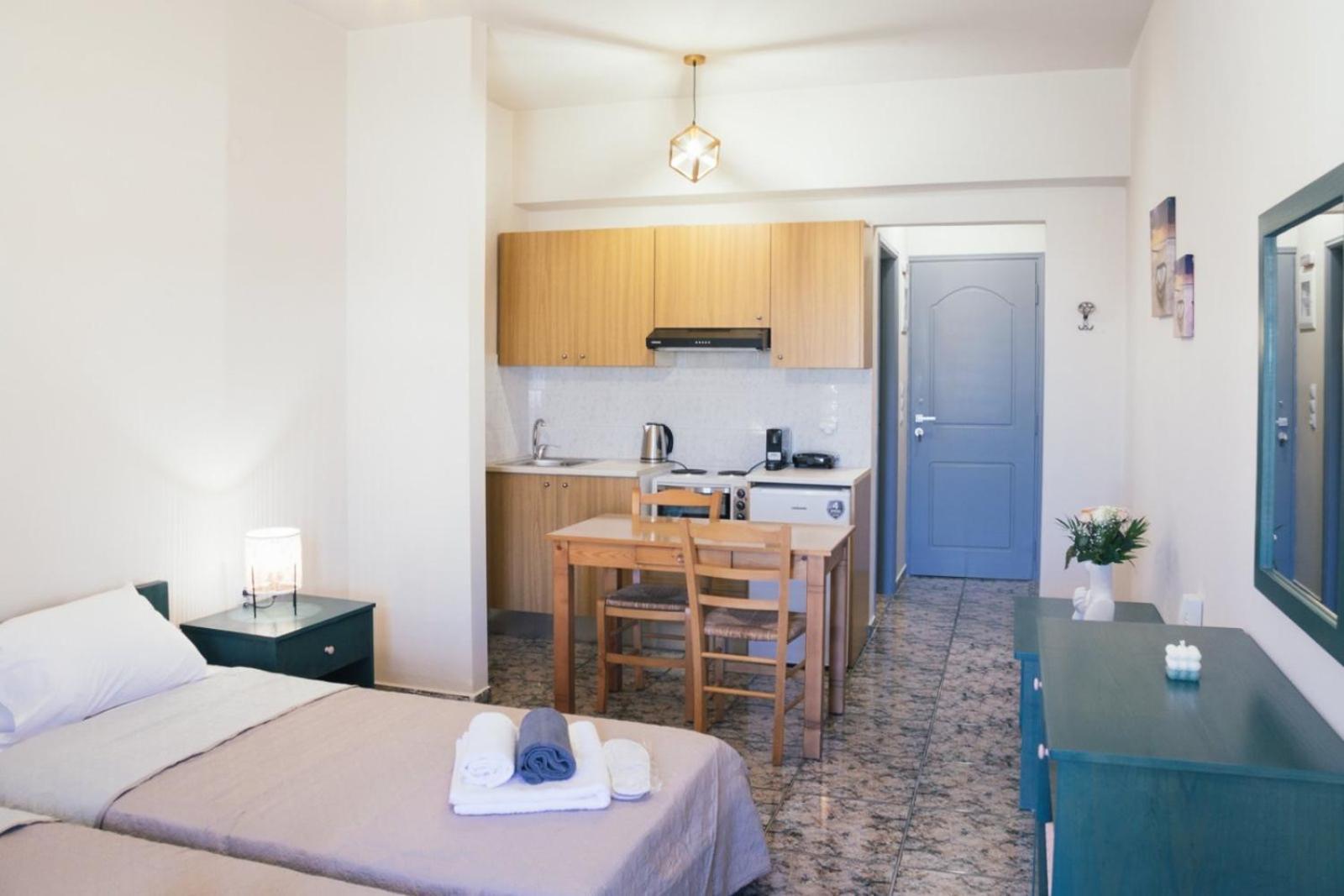 Manos Apartment *
